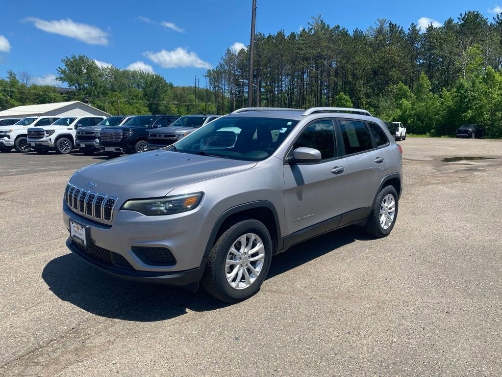 2021 Jeep Cherokee Latitude in Silver — front three-quarter view